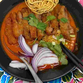 KHAO SOI CRISPY CHICKEN