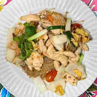 Pad Woon Sen with Chicken and Shrimp
