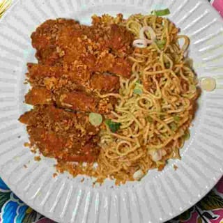 Crispy Chicken with Garlic Noodle